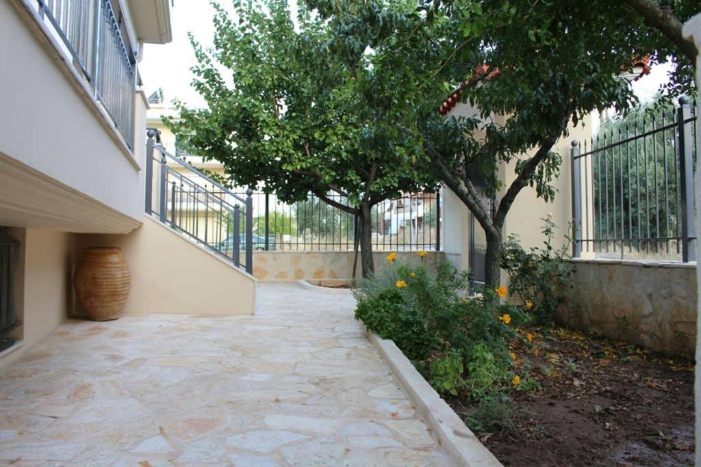New, Bright, Cozy, Autonomous Apartment With Private Entrance And Garden, 42 M2, 5Min To The Beach And City Center Kalamata Extérieur photo
