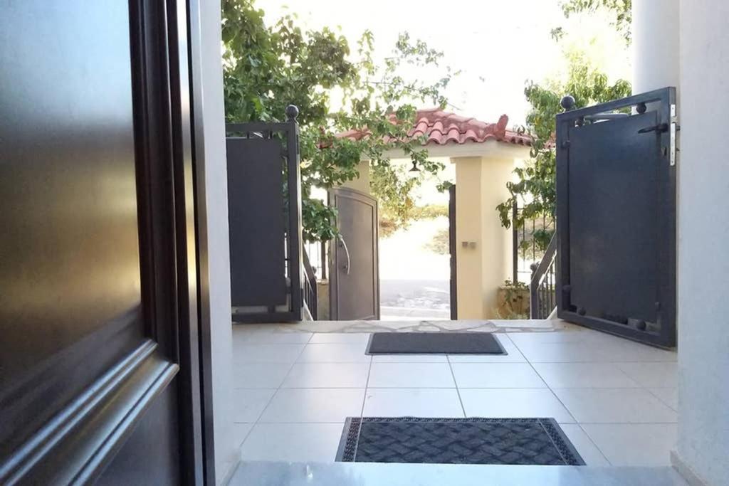 New, Bright, Cozy, Autonomous Apartment With Private Entrance And Garden, 42 M2, 5Min To The Beach And City Center Kalamata Extérieur photo