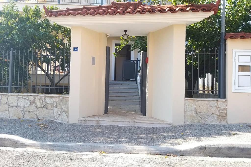 New, Bright, Cozy, Autonomous Apartment With Private Entrance And Garden, 42 M2, 5Min To The Beach And City Center Kalamata Extérieur photo