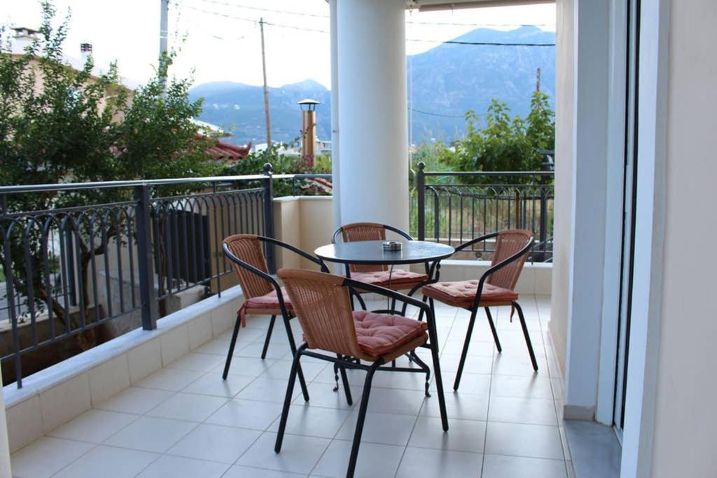 New, Bright, Cozy, Autonomous Apartment With Private Entrance And Garden, 42 M2, 5Min To The Beach And City Center Kalamata Extérieur photo