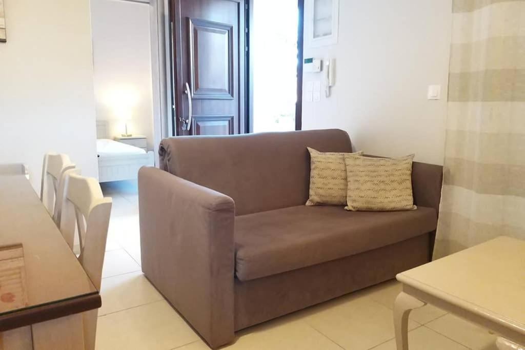 New, Bright, Cozy, Autonomous Apartment With Private Entrance And Garden, 42 M2, 5Min To The Beach And City Center Kalamata Extérieur photo