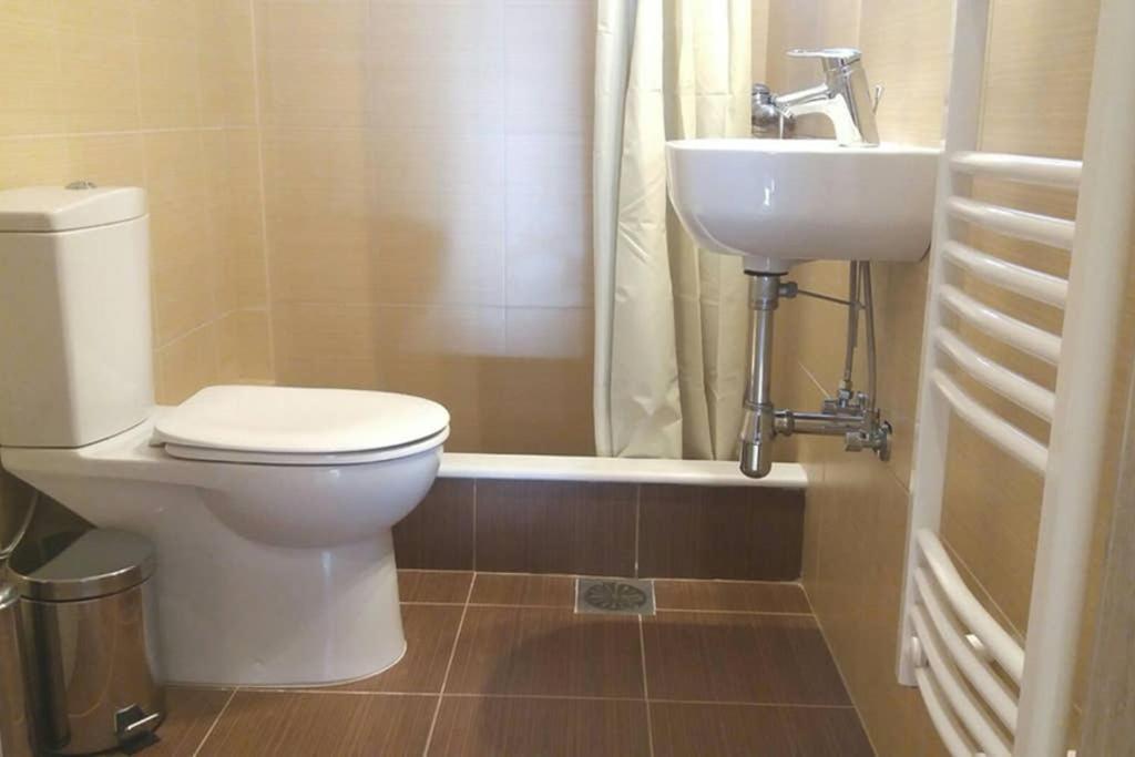 New, Bright, Cozy, Autonomous Apartment With Private Entrance And Garden, 42 M2, 5Min To The Beach And City Center Kalamata Extérieur photo